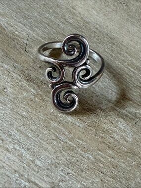 James Avery silver Scroll Ring